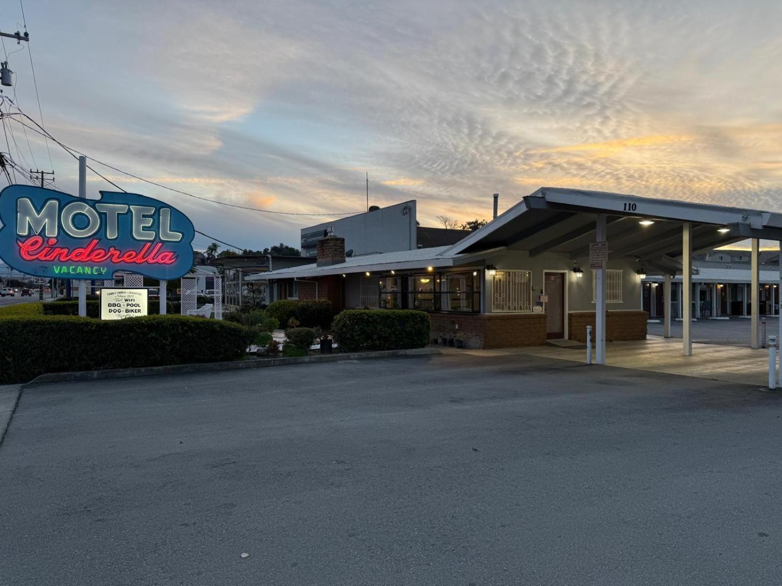 Cinderella Motel โฮลิสเตอร์ ภายนอก รูปภาพ