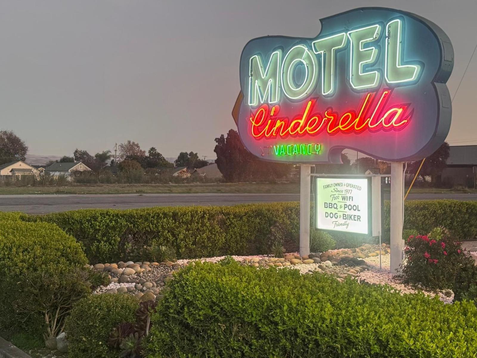 Cinderella Motel โฮลิสเตอร์ ภายนอก รูปภาพ